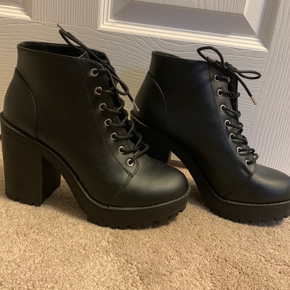 High heeled lace up bootie